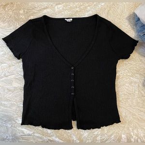 Garage black t-shirt slightly cropped